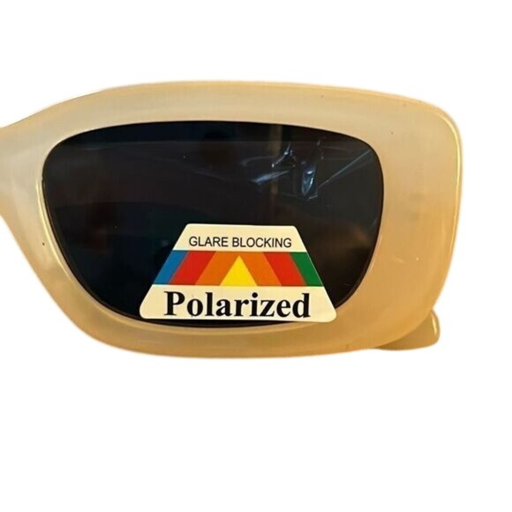Retro-Vibe Rectangular Polarized Anti-Glare Sunglasses. Pale Salmon Color. - Picture 3 of 5